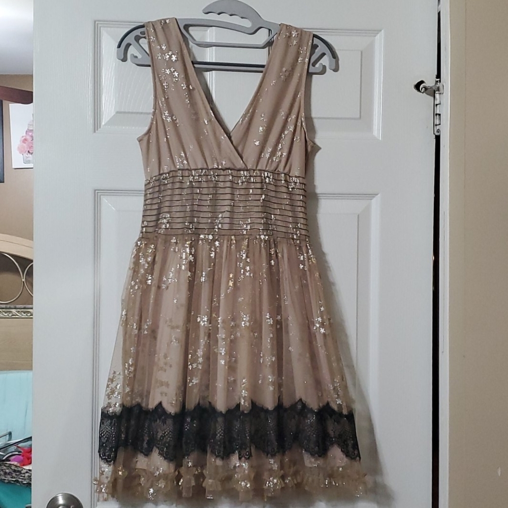 Nice dress - Picture 2 of 2